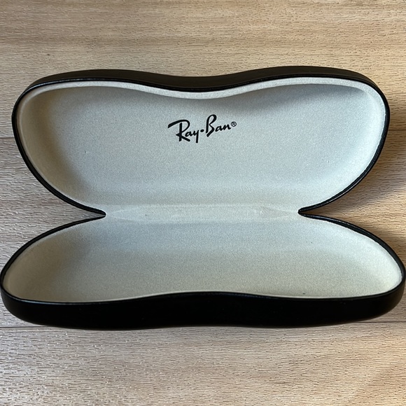 Ray-Ban Case - Picture 4 of 6